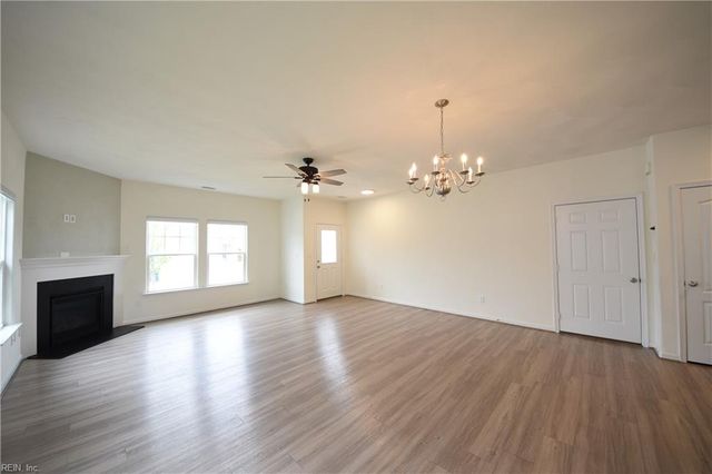 126 Peck LN, Suffolk, VA 23434