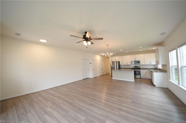 126 Peck LN, Suffolk, VA 23434