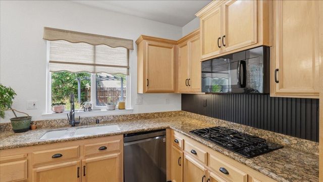 6070 Orchard View Dr, Elk Grove, CA 95757