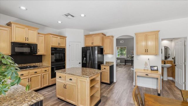 6070 Orchard View Dr, Elk Grove, CA 95757