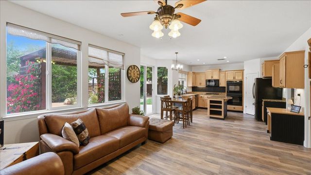 6070 Orchard View Dr, Elk Grove, CA 95757