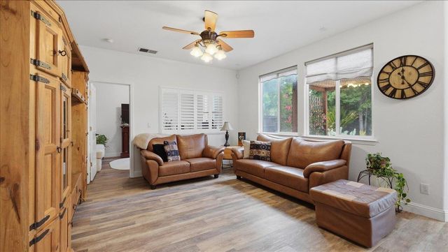 6070 Orchard View Dr, Elk Grove, CA 95757