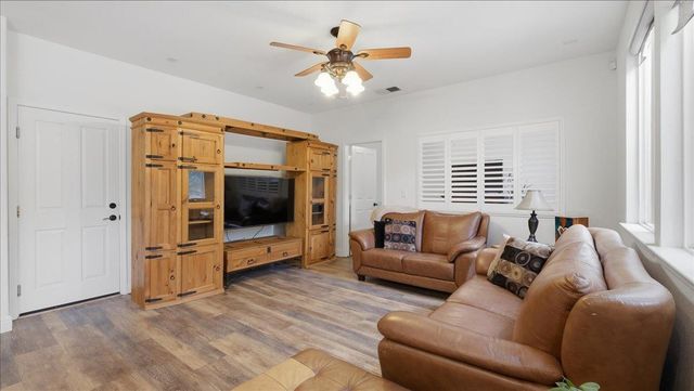 6070 Orchard View Dr, Elk Grove, CA 95757