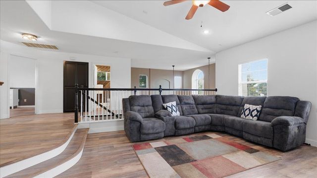 6070 Orchard View Dr, Elk Grove, CA 95757