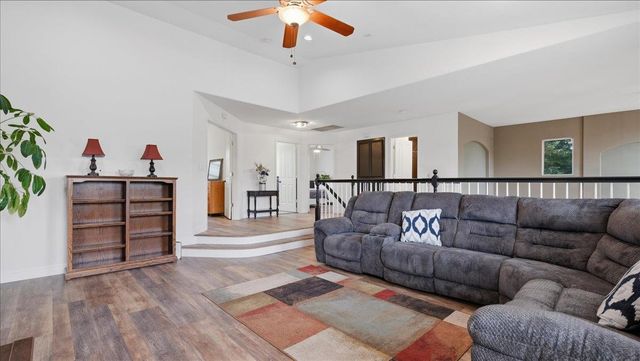 6070 Orchard View Dr, Elk Grove, CA 95757