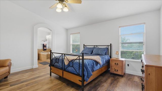 6070 Orchard View Dr, Elk Grove, CA 95757