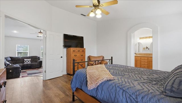 6070 Orchard View Dr, Elk Grove, CA 95757