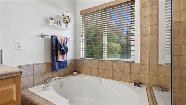 6070 Orchard View Dr, Elk Grove, CA 95757