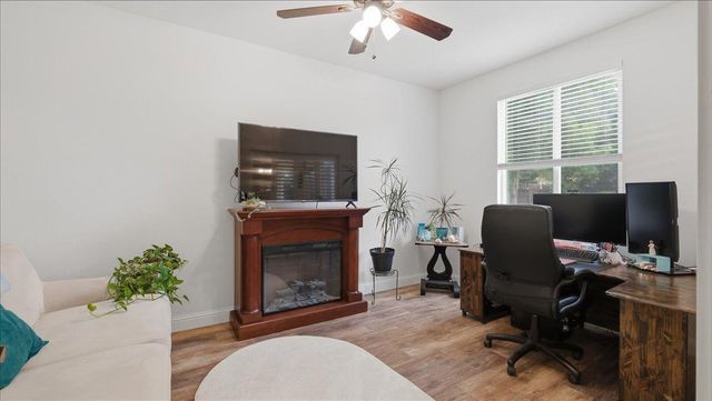 6070 Orchard View Dr, Elk Grove, CA 95757