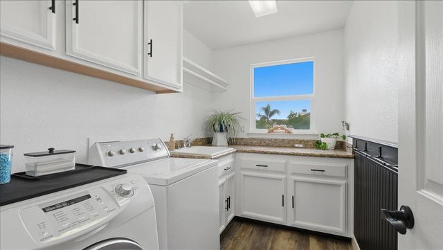 6070 Orchard View Dr, Elk Grove, CA 95757