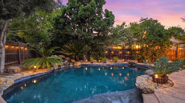 6070 Orchard View Dr, Elk Grove, CA 95757