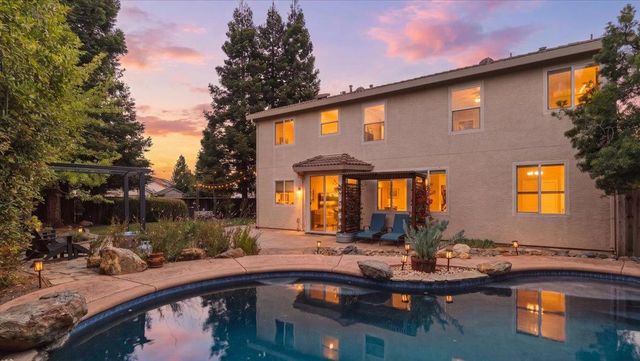 6070 Orchard View Dr, Elk Grove, CA 95757