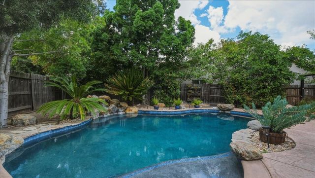 6070 Orchard View Dr, Elk Grove, CA 95757