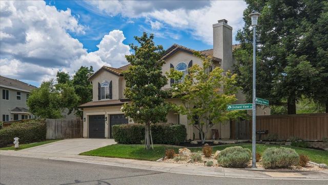 6070 Orchard View Dr, Elk Grove, CA 95757