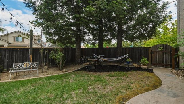 6070 Orchard View Dr, Elk Grove, CA 95757