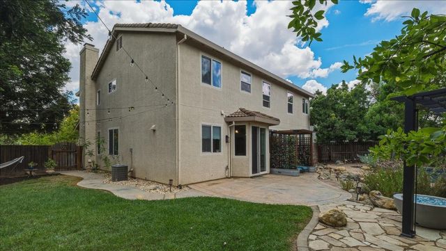 6070 Orchard View Dr, Elk Grove, CA 95757