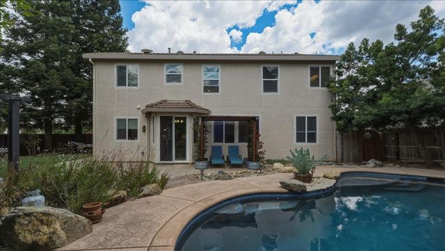 6070 Orchard View Dr, Elk Grove, CA 95757