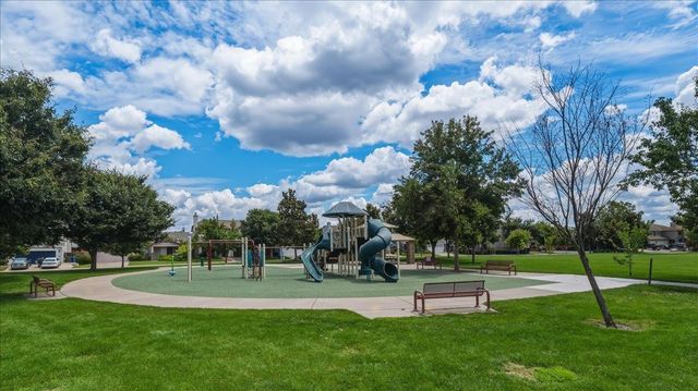 6070 Orchard View Dr, Elk Grove, CA 95757