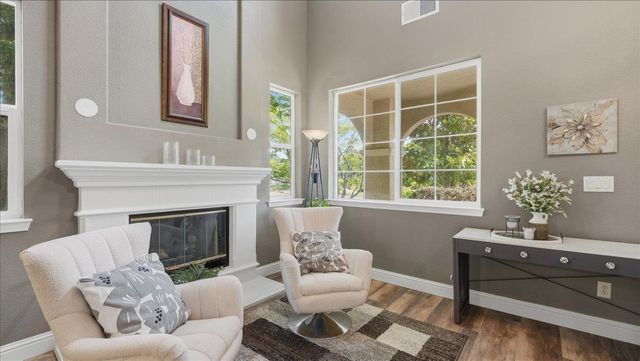 6070 Orchard View Dr, Elk Grove, CA 95757