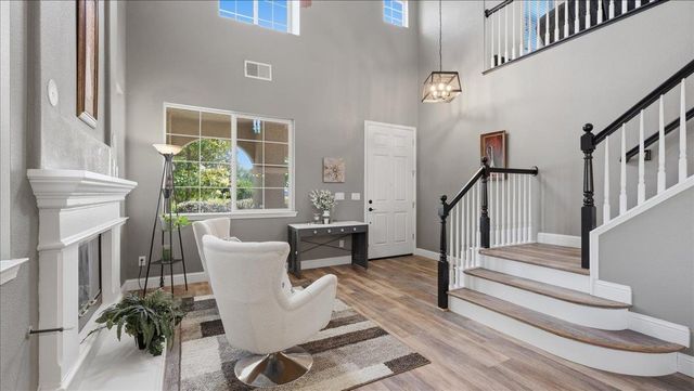 6070 Orchard View Dr, Elk Grove, CA 95757