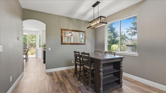 6070 Orchard View Dr, Elk Grove, CA 95757