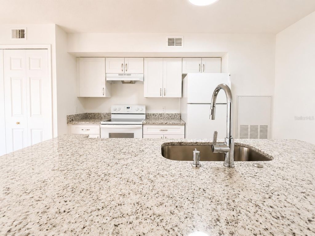 4702 SUTTON TERRACE 108, Orlando, FL 32811