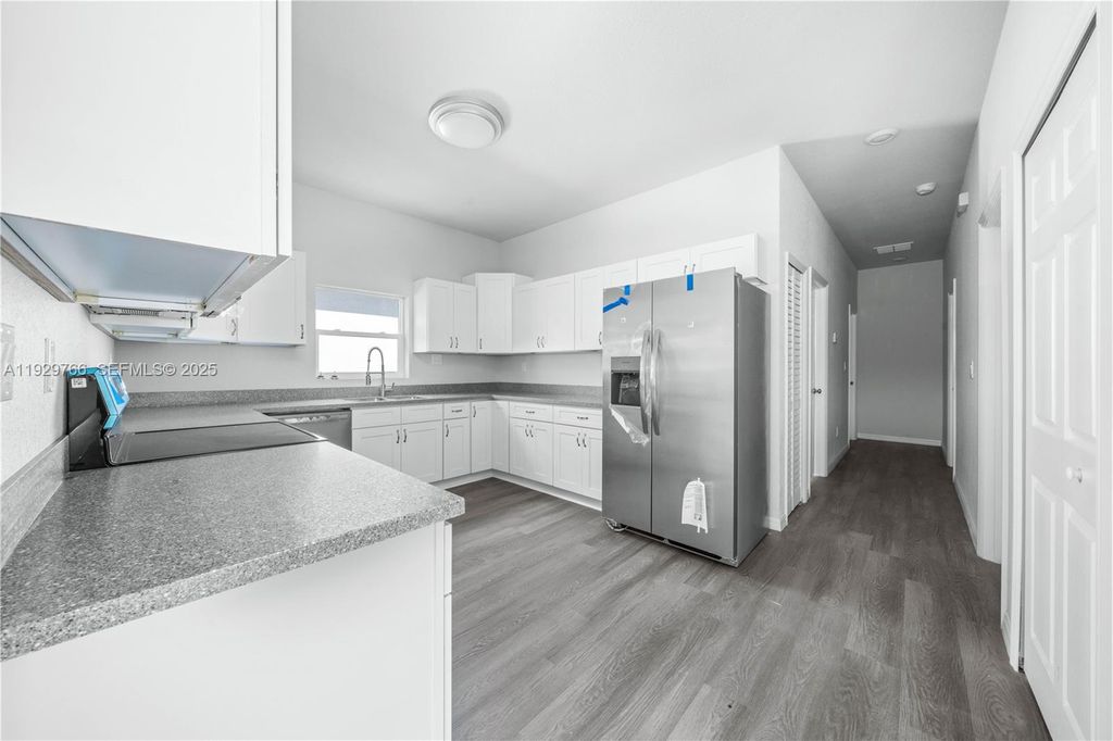 Image 14 of property listing at 1430 Las Villas Blvd, Sebring, FL 33870