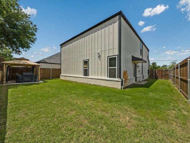 614 N M L King Jr Boulevard, Grand Prairie, TX 75050