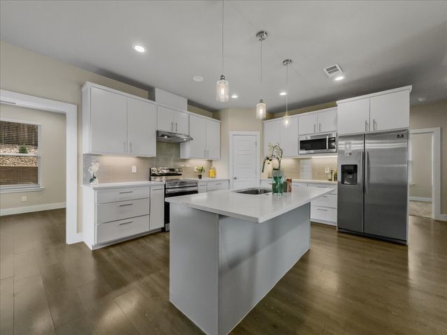 614 N M L King Jr Boulevard, Grand Prairie, TX 75050