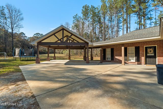 125 Canty Rayborn Road, Sumrall, MS 39482