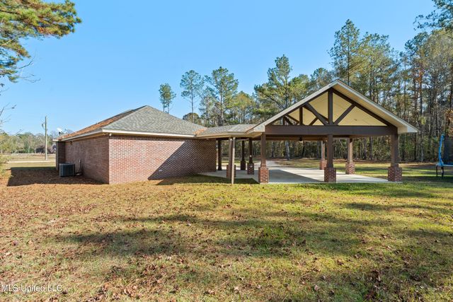 125 Canty Rayborn Road, Sumrall, MS 39482