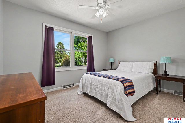 1005 Dogwood Circle, Bellevue, NE 68005