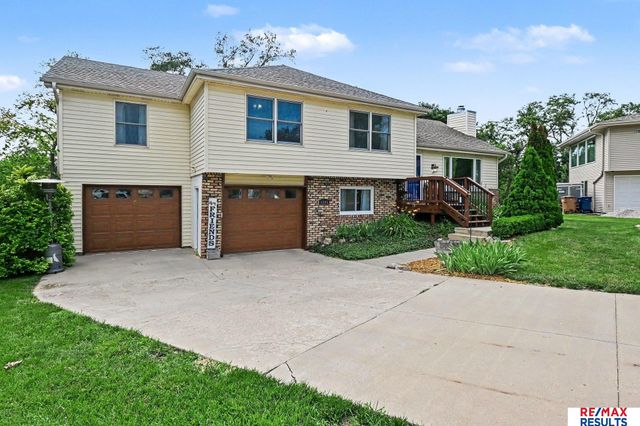 1005 Dogwood Circle, Bellevue, NE 68005