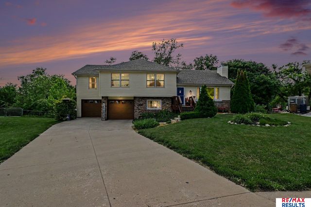 1005 Dogwood Circle, Bellevue, NE 68005