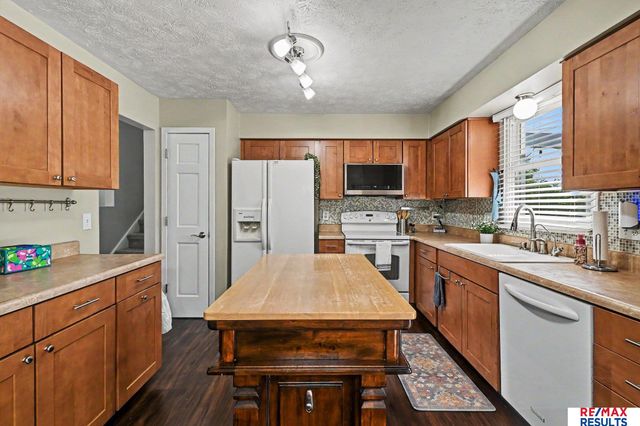 1005 Dogwood Circle, Bellevue, NE 68005