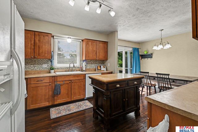 1005 Dogwood Circle, Bellevue, NE 68005