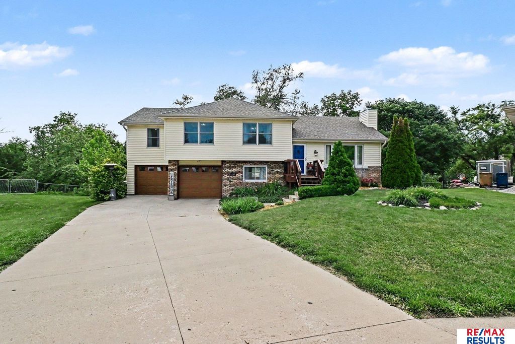 1005 Dogwood Circle, Bellevue, NE 68005