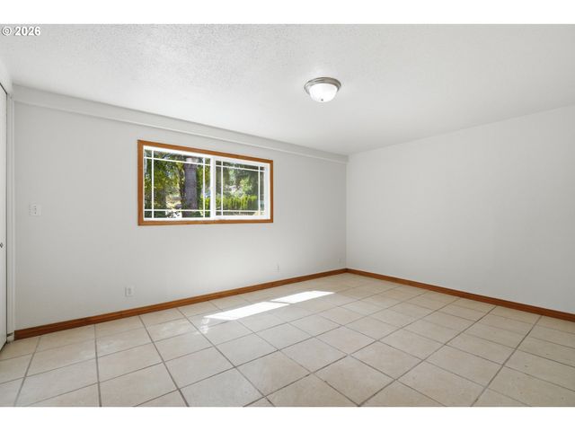 1000 COWLITZ Way, Kelso, WA 98626
