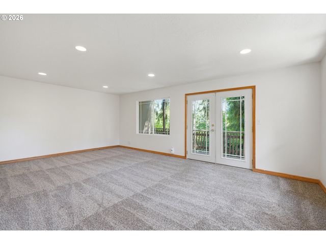 1000 COWLITZ Way, Kelso, WA 98626
