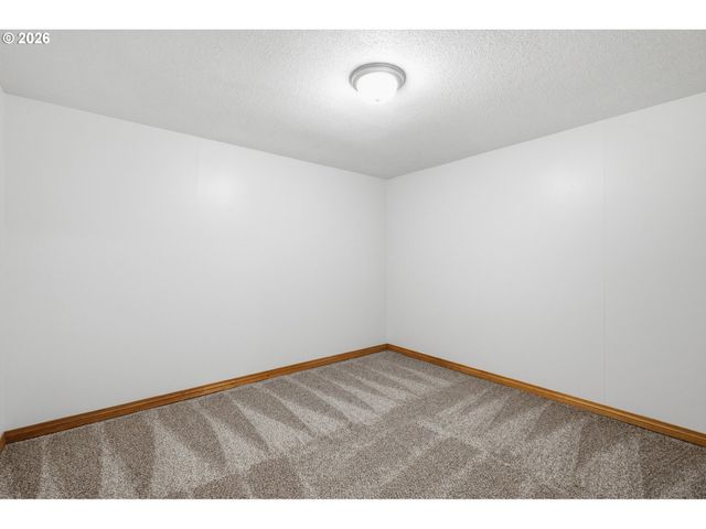 1000 COWLITZ Way, Kelso, WA 98626