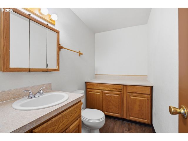 1000 COWLITZ Way, Kelso, WA 98626