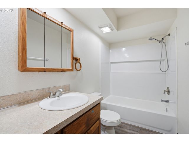 1000 COWLITZ Way, Kelso, WA 98626
