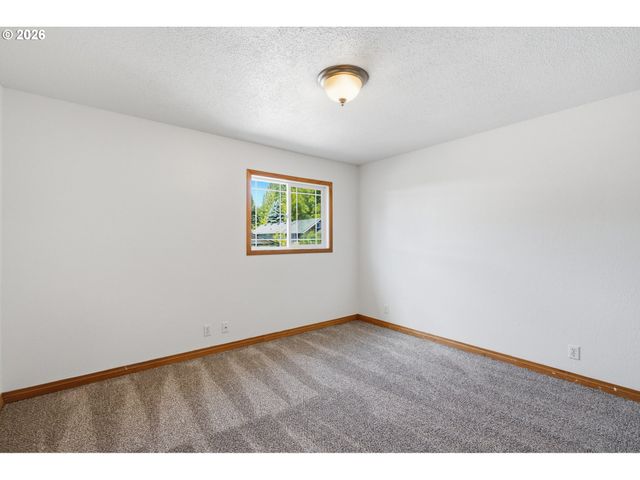 1000 COWLITZ Way, Kelso, WA 98626