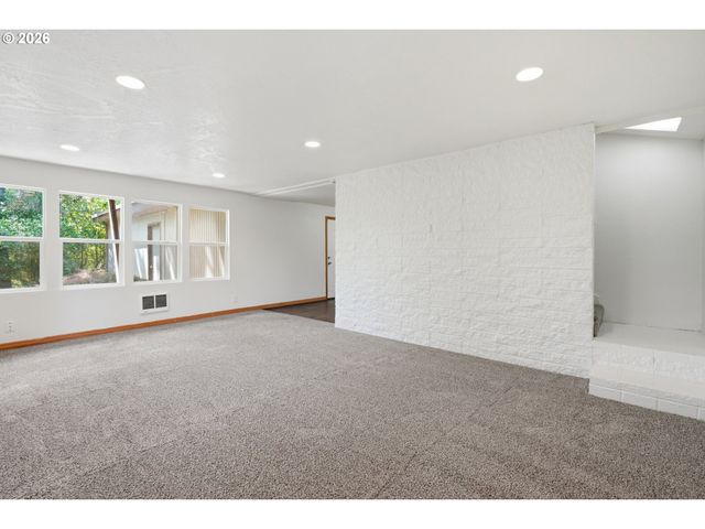 1000 COWLITZ Way, Kelso, WA 98626