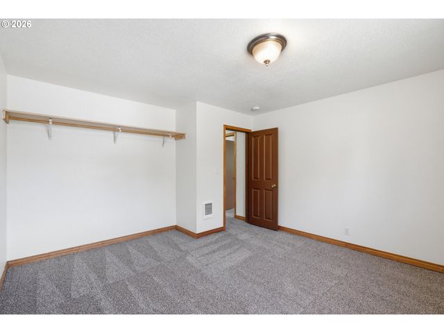 1000 COWLITZ Way, Kelso, WA 98626