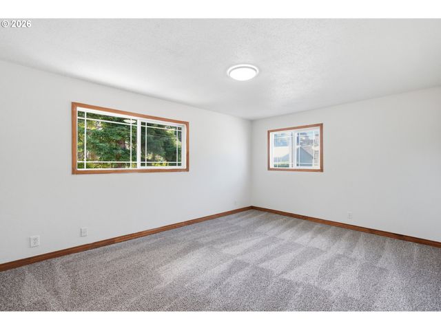 1000 COWLITZ Way, Kelso, WA 98626