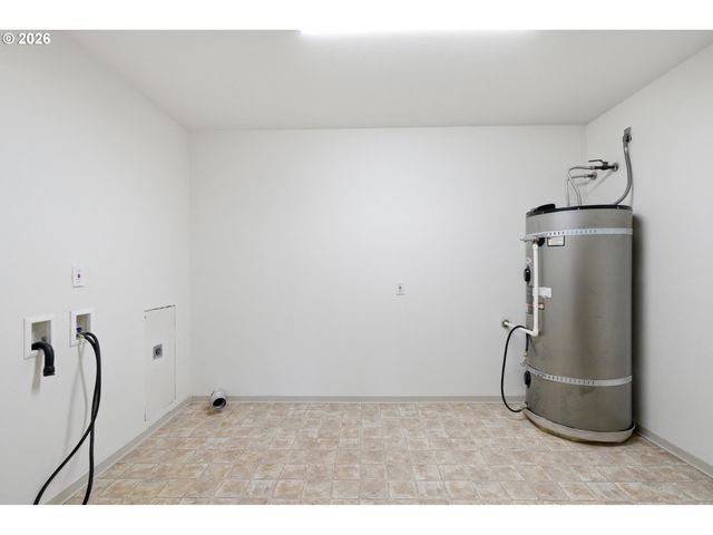 1000 COWLITZ Way, Kelso, WA 98626