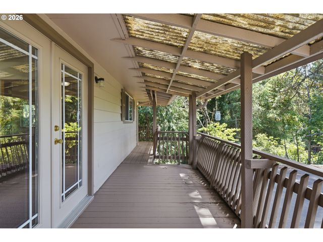 1000 COWLITZ Way, Kelso, WA 98626
