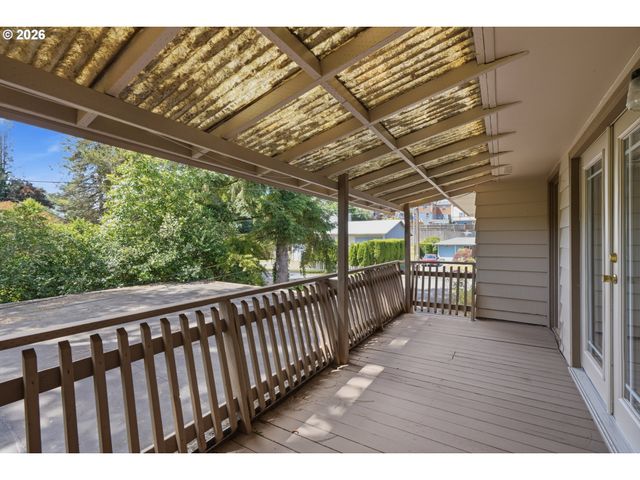 1000 COWLITZ Way, Kelso, WA 98626