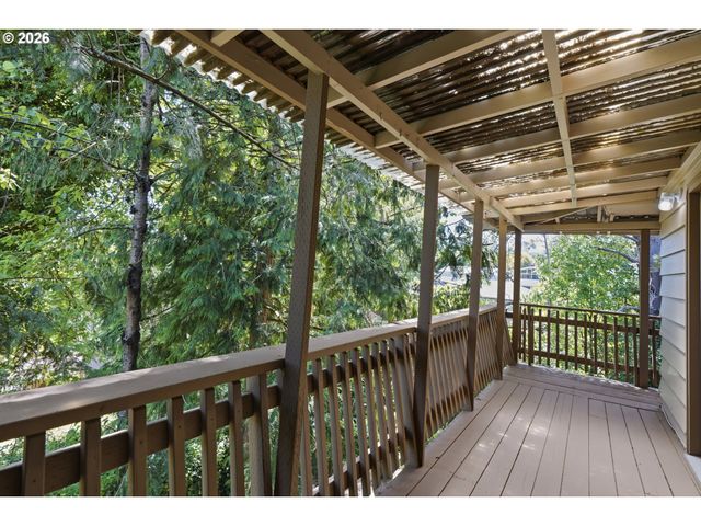 1000 COWLITZ Way, Kelso, WA 98626